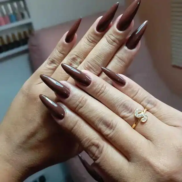 Manicure press on uñas color marron